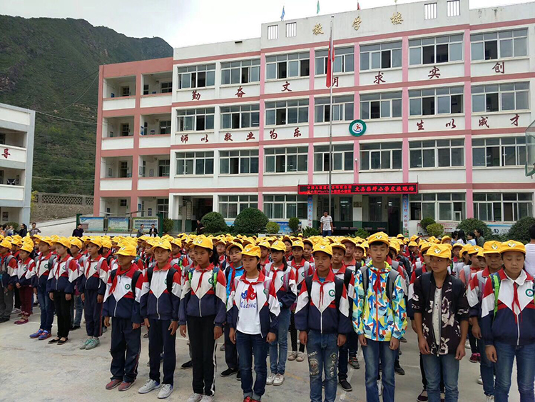 5 甘肃陇南发放现场.jpg